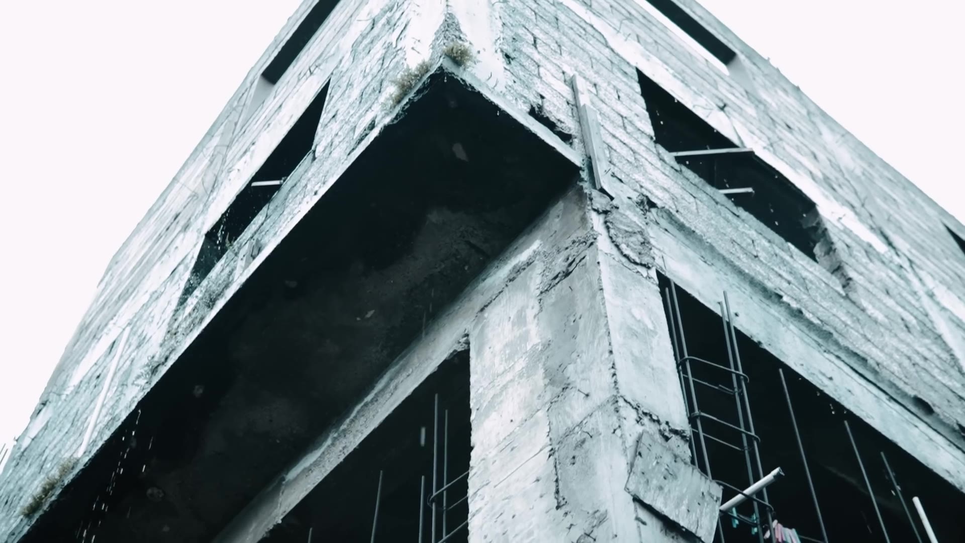 Chronic Law Scars From War (Official Video)